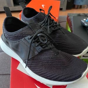 Nike Juvenate SE